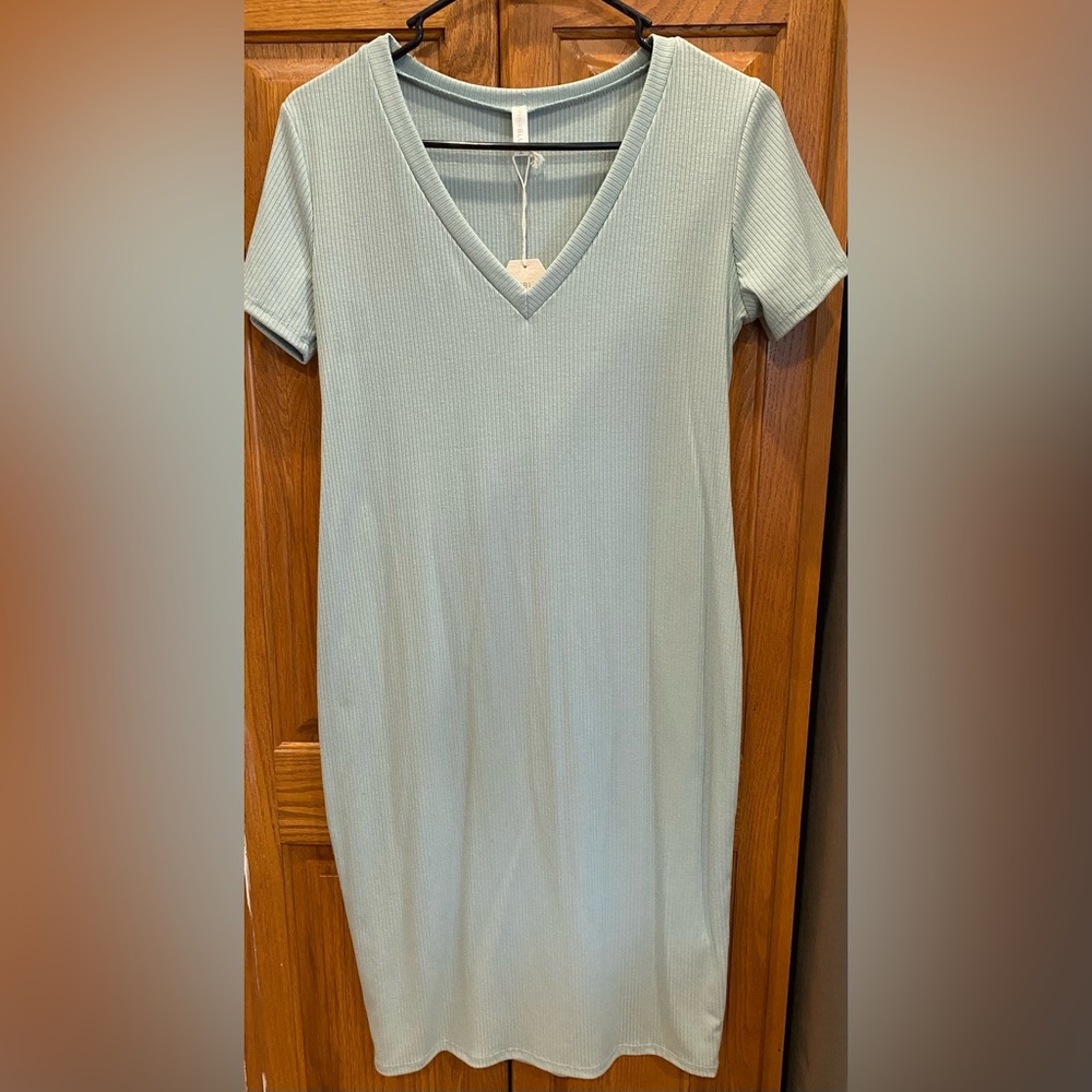 NWT Pinkblush Fitted, Stretchy Midi Dress. Size Medium.